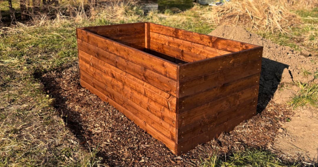 prazdny-vyvyseny-zahon